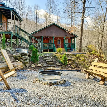 Smoky Mountain Cabin With Camping Area And Fire Pit!
